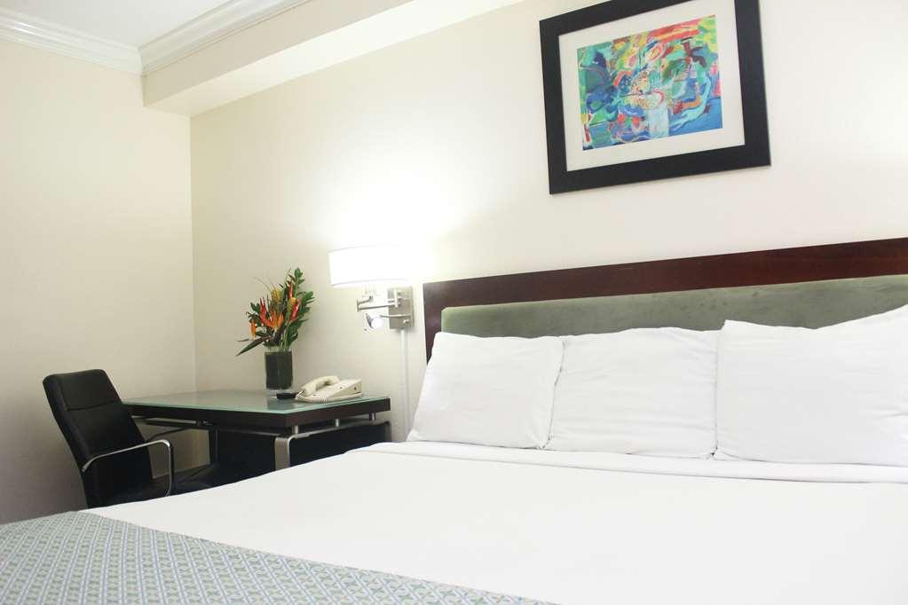 The Knutsford Court Hotel Kingston Pokoj fotografie